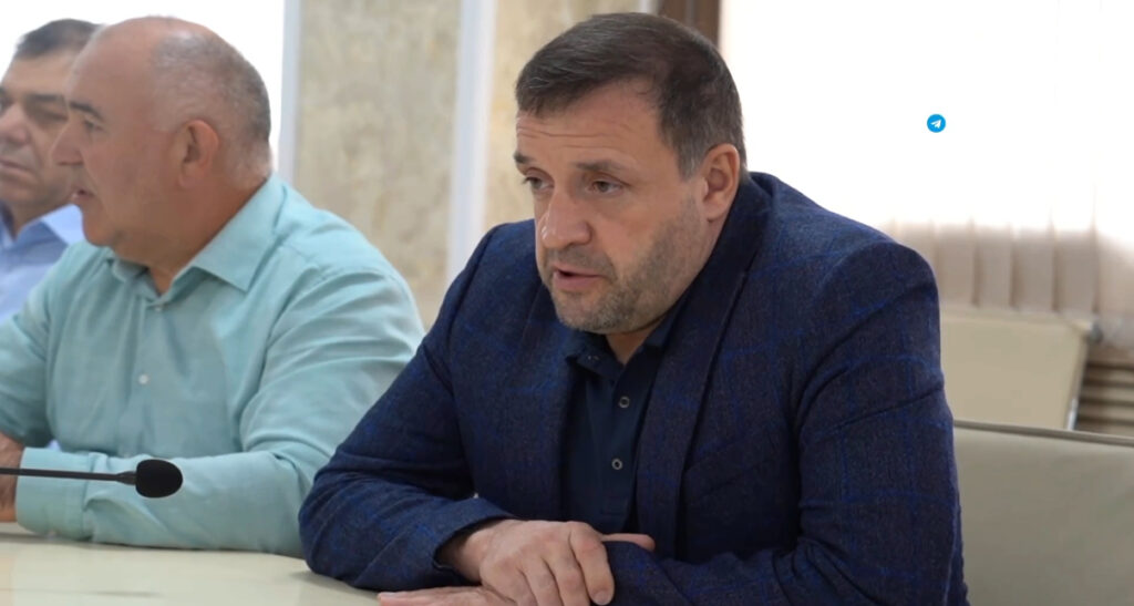 Корголи Корголиев вручил орден Мужества семье героически погибшего в СВО Мустафы Товсултанова
