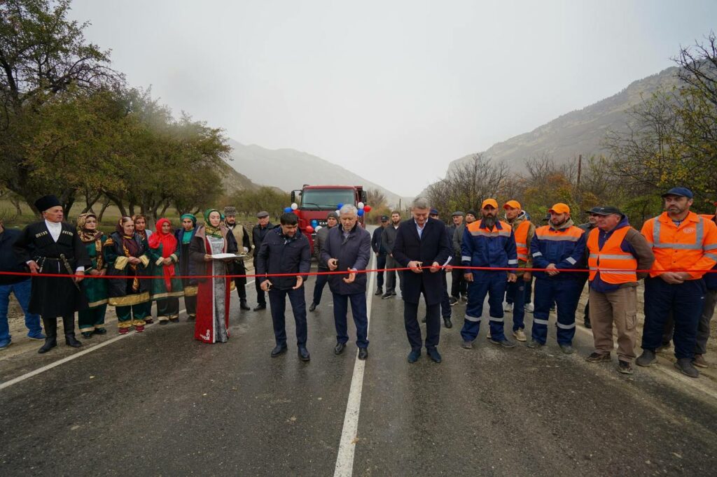 Торжественное открытие отремонтированной дороги в Лакском районе