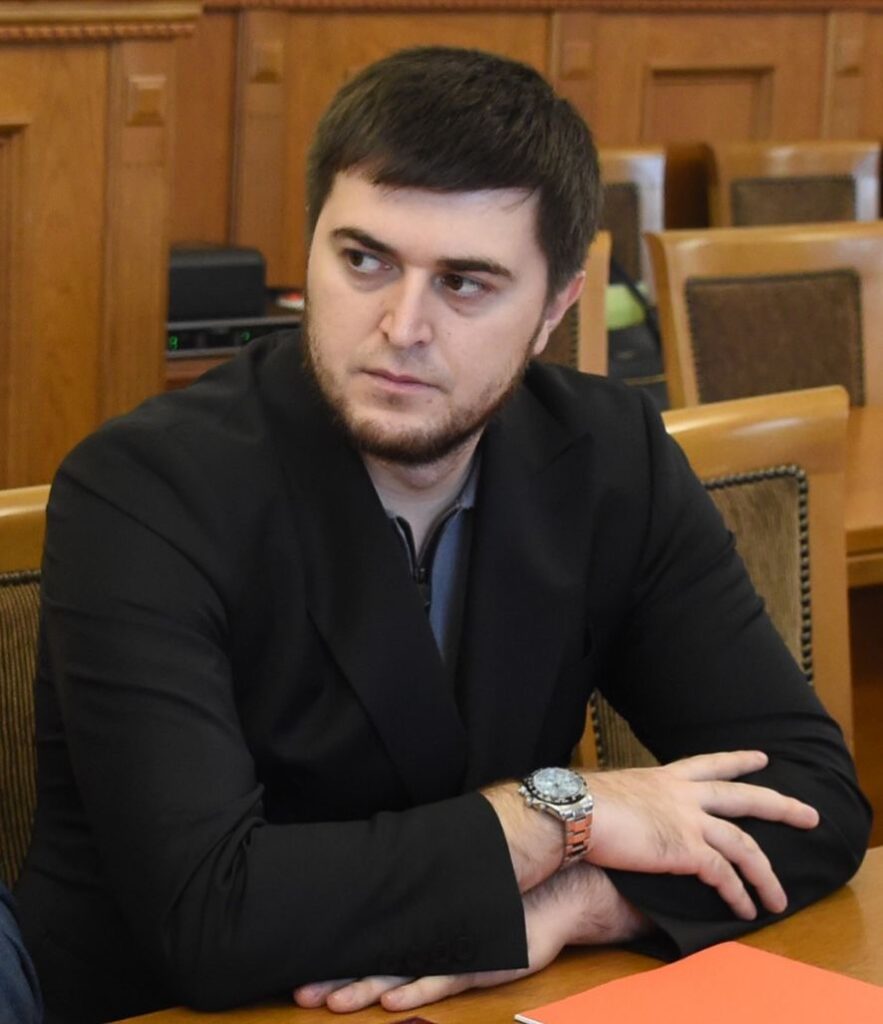 Официальный комментарий эксперта – председателя Молодёжного парламента городского округа «город Махачкала» Гусейнова Алигалбаца Мурадовича