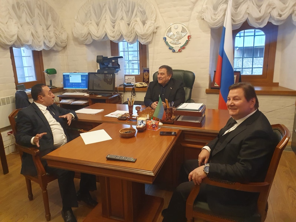 Сайгидпаша Умаханов обсудил с актерами развитие отечественного кинематографа