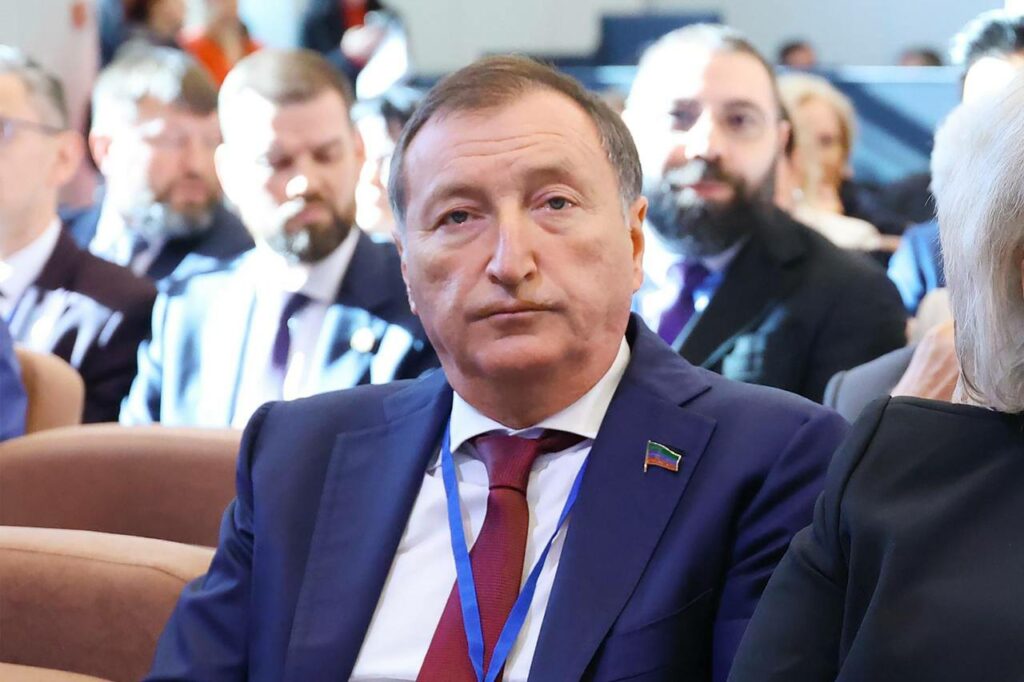 Спикер дагестанского парламента Заур Аскендеров поздравил Национальный музей республики со 100-летним юбилеем