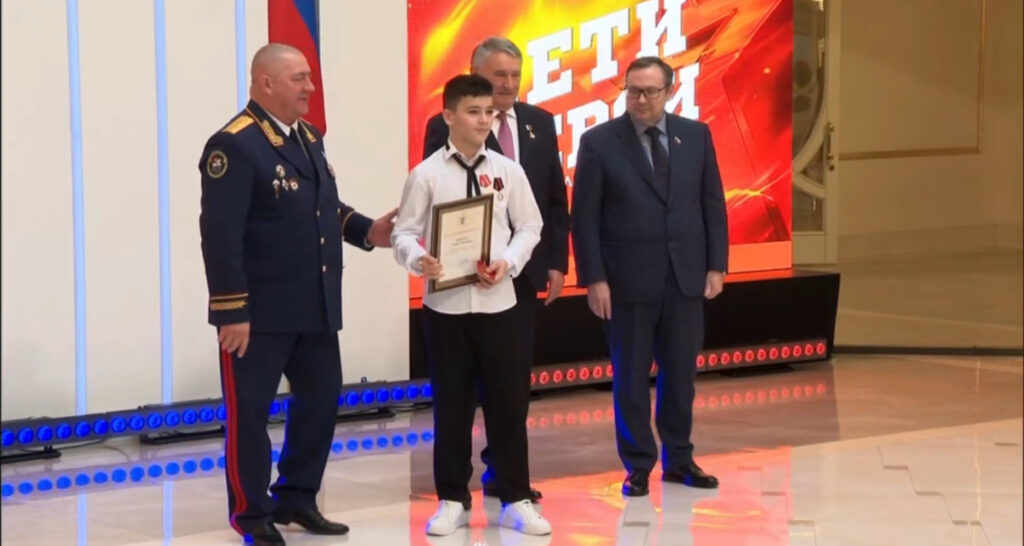 Дагестанский школьник Амир Абачев награжден в Совете Федерации за спасение ребенка из оконного проема многоэтажного дома