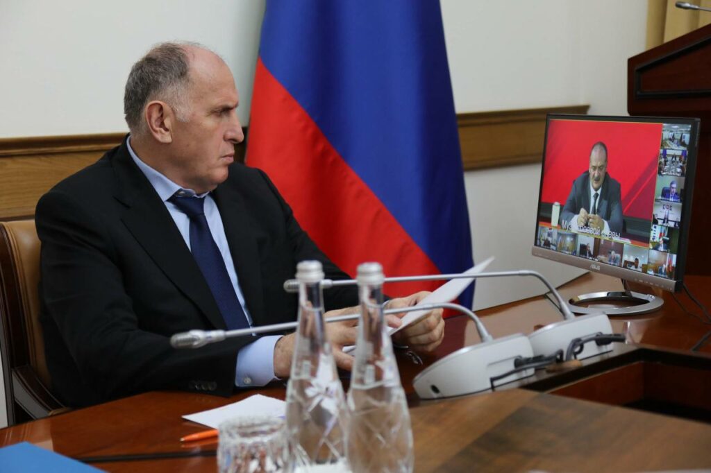 Абдулмуслим Абдулмуслимов: Правительство Дагестана создаст дорожную карту по поручениям Сергея Меликова после прямой линии