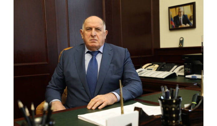Председатель Правительства Дагестана поздравил налоговиков