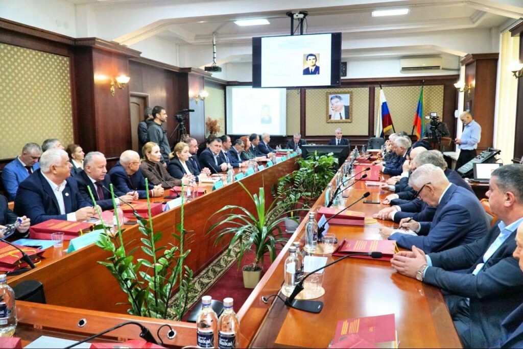 В ДагГАУ почтили память академика Наримана Алиева на конференции по виноградарству