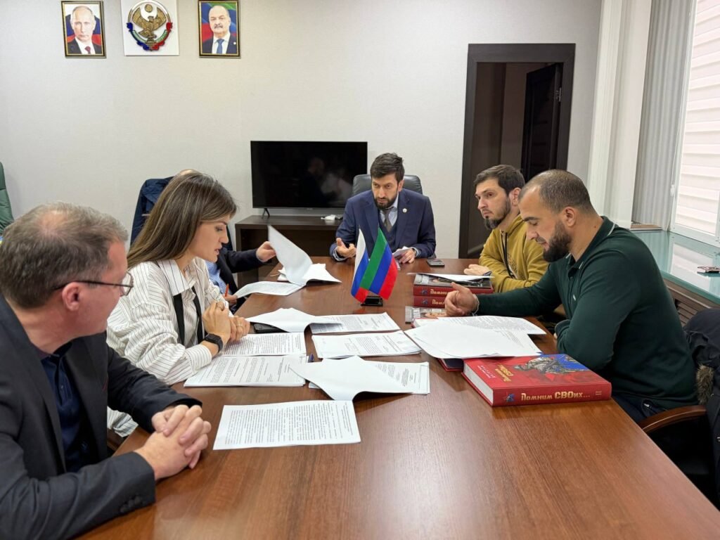 В Дагестане обсуждают меры поддержки журналистов, работающих в зоне СВО