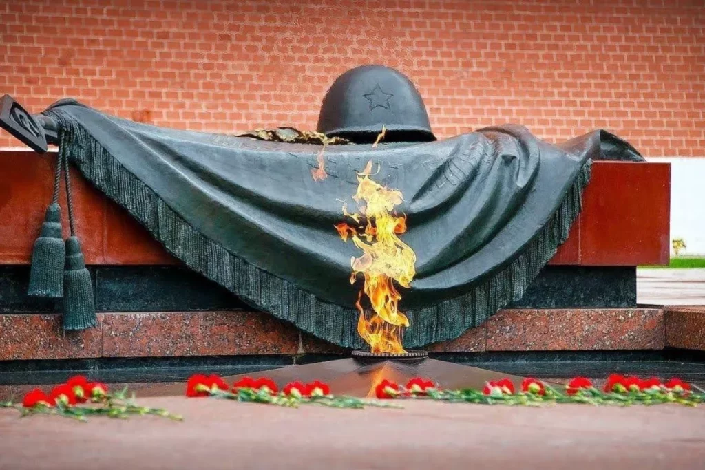 Имя твое неизвестно, подвиг твой бессмертен