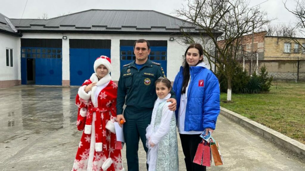 В Дагестане стартовала акция «Российский детский Дед Мороз» в поддержку работников соцзначимых профессий