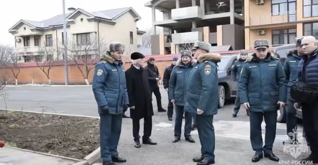 Министр МЧС РФ Александр Куренков проверил пожарно-спасательную инфраструктуру Дагестана и наградил героев
