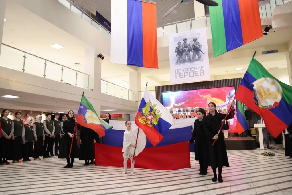 В Махачкале открылась выставка «Поколение Героев»