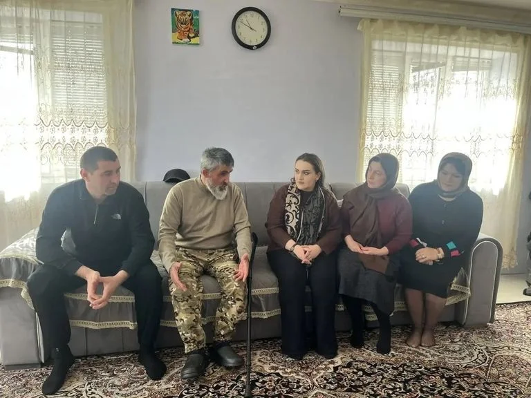 Женский совет Хивского района посетил семьи погибших участников СВО накануне 8 марта