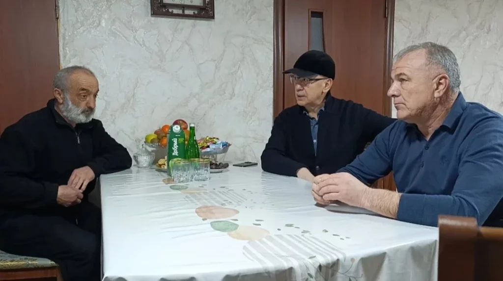 Депутат НС РД Имам Яралиев навестил семью Героя России Муслима Муслимова в Белиджи