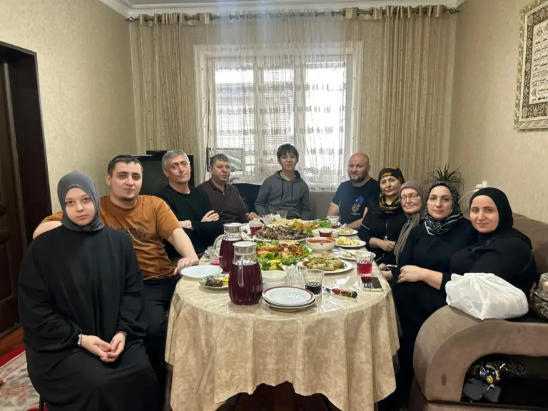 Семья, в которой любовь объединяет культуры