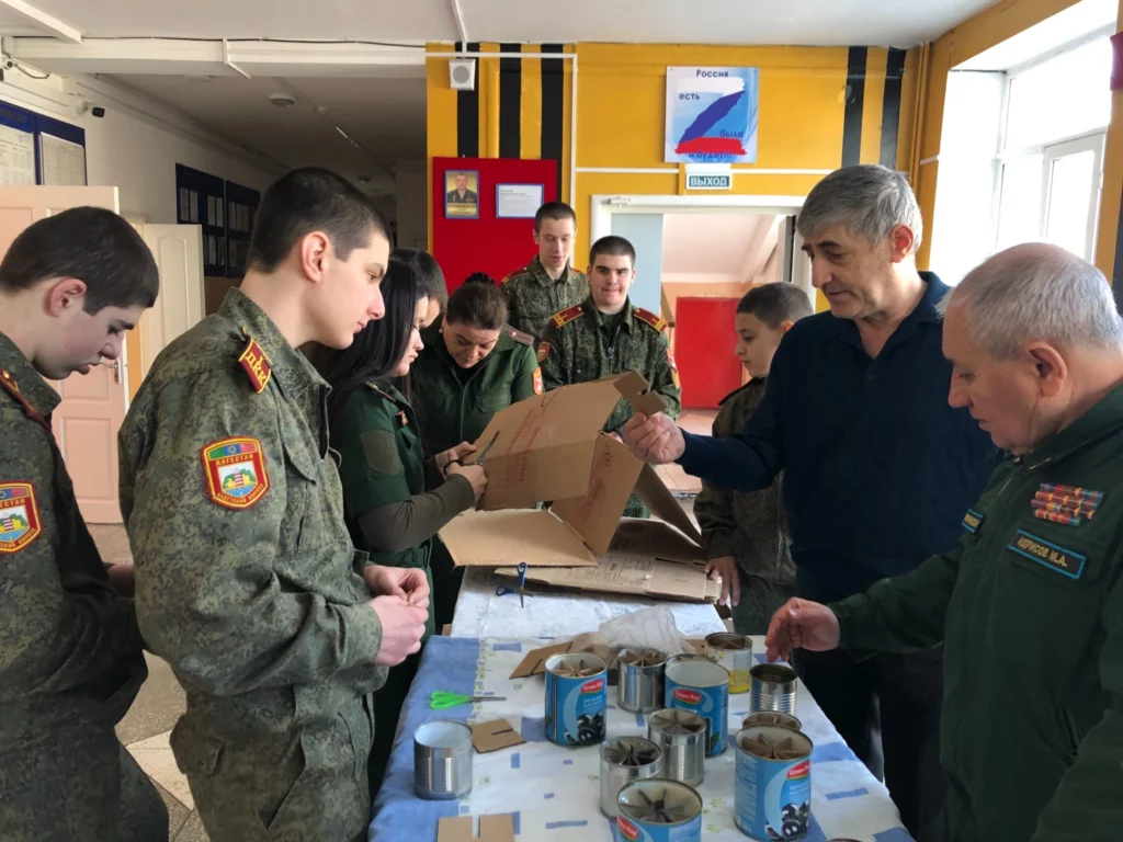 В ДКК-1 прошёл мастер-класс по созданию окопных свечей для фронта