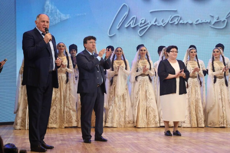 Премьер-министр Дагестана  поздравил работников культуры с профессиональным праздником