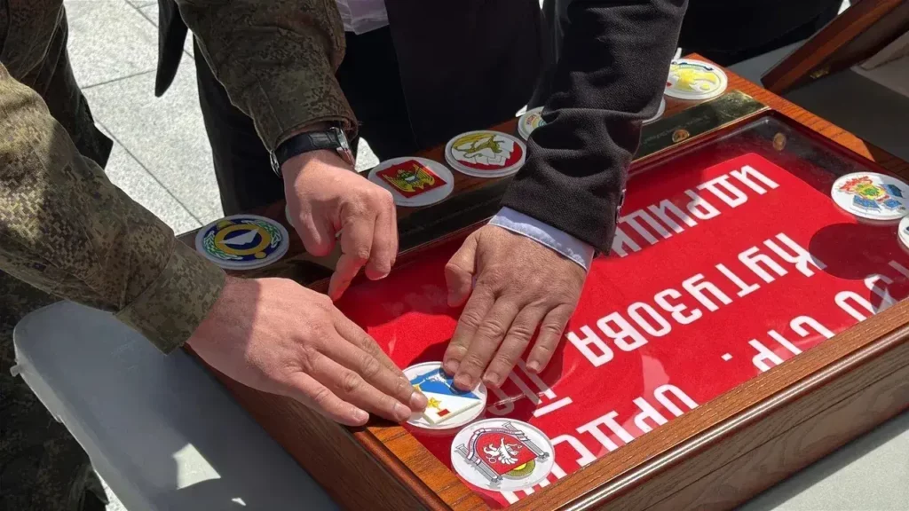Севастополь принял эстафету памяти - акция «Знамя Победы» завершилась на Сапун-горе