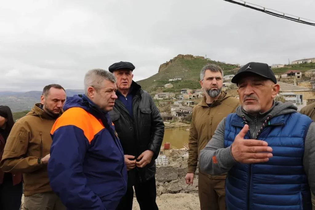 В Уркарахе из-за оползня повреждены десятки домов