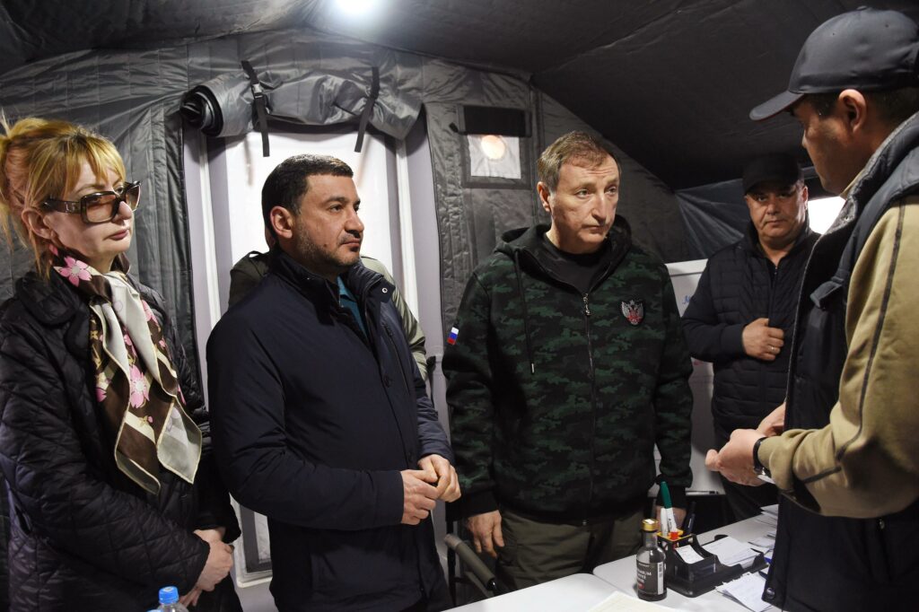 Заур Аскендеров проверил ситуацию в Мамедкале и пообещал помощь всем пострадавшим