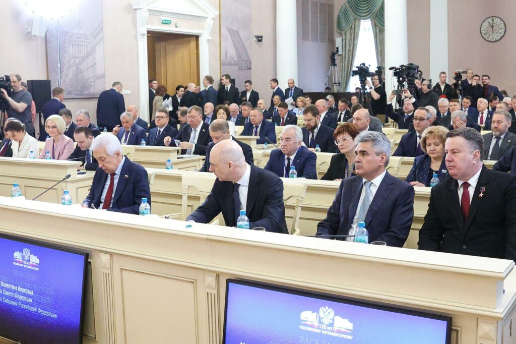 Аскендеров предложил новые меры по укреплению межнационального согласия