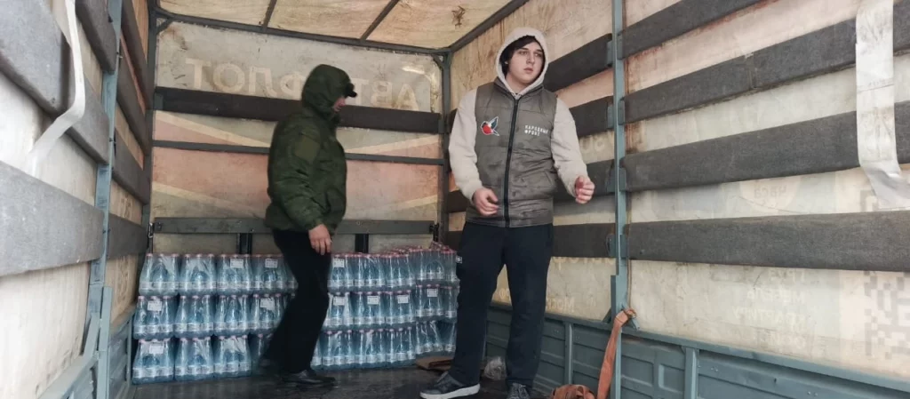 Народный фронт доставил 40 тонн воды пострадавшим от паводков в Дагестане