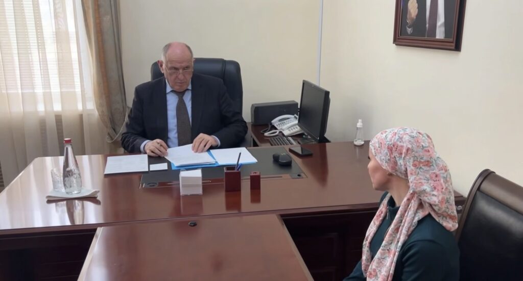Абдулмуслим Абдулмуслимов проводит личный приём граждан в Махачкале