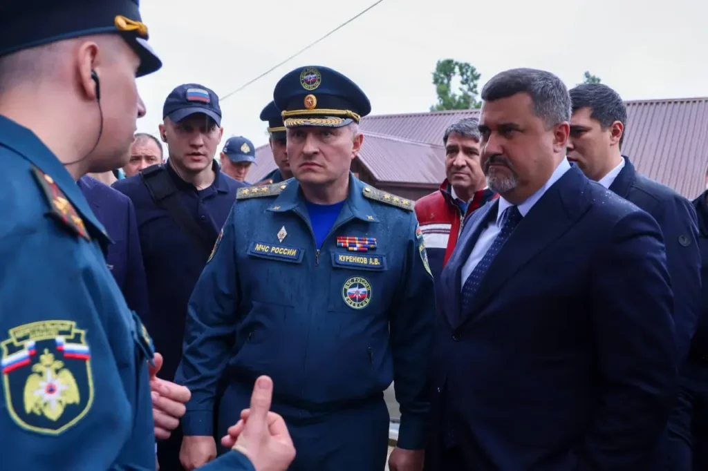 Александр Куренков и Фёдор Щукин осмотрели пострадавший дом в Махачкале