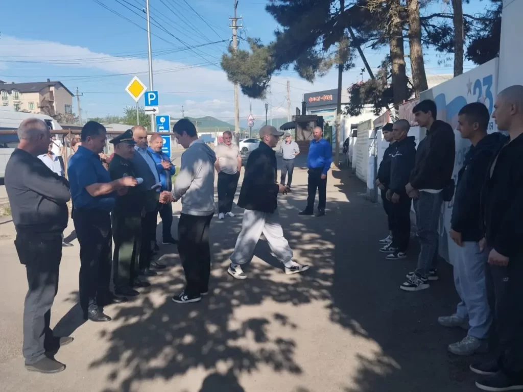 34 новобранца из Сулейман-Стальского района отправились на службу в ряды Вооружённых Сил России
