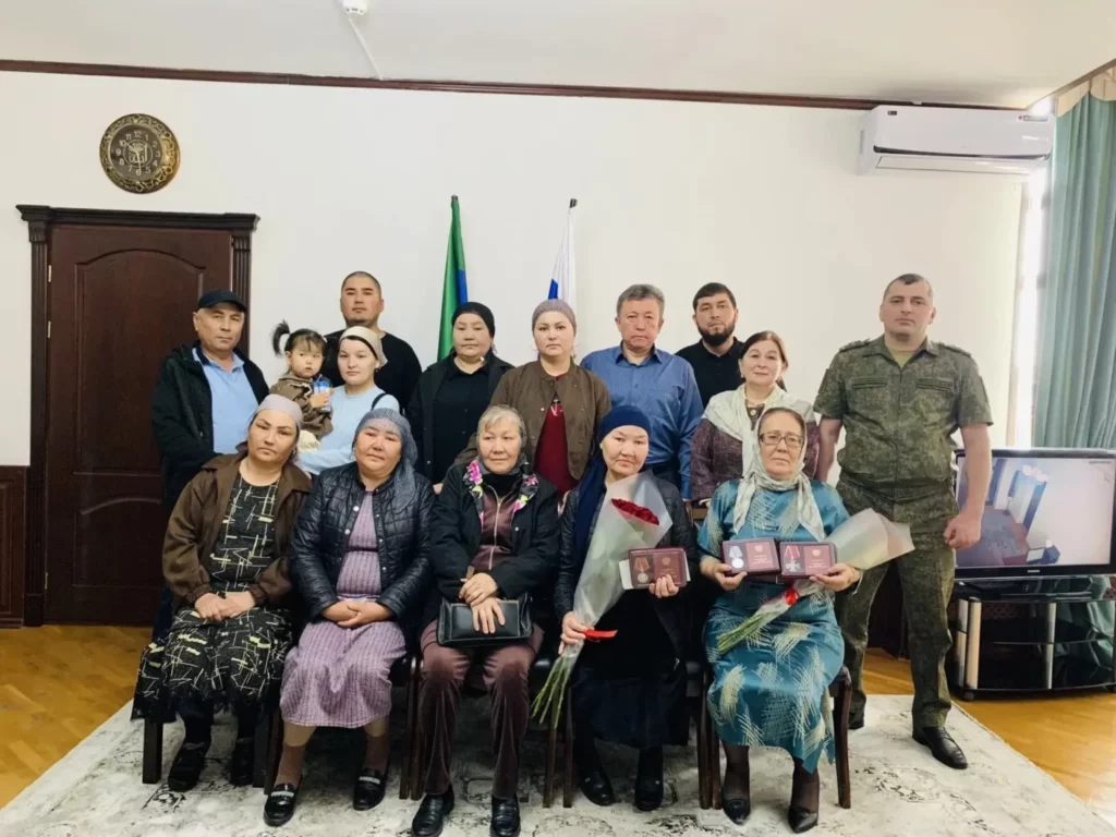 В Ногайском районе семьям погибших участников СВО вручили государственные награды