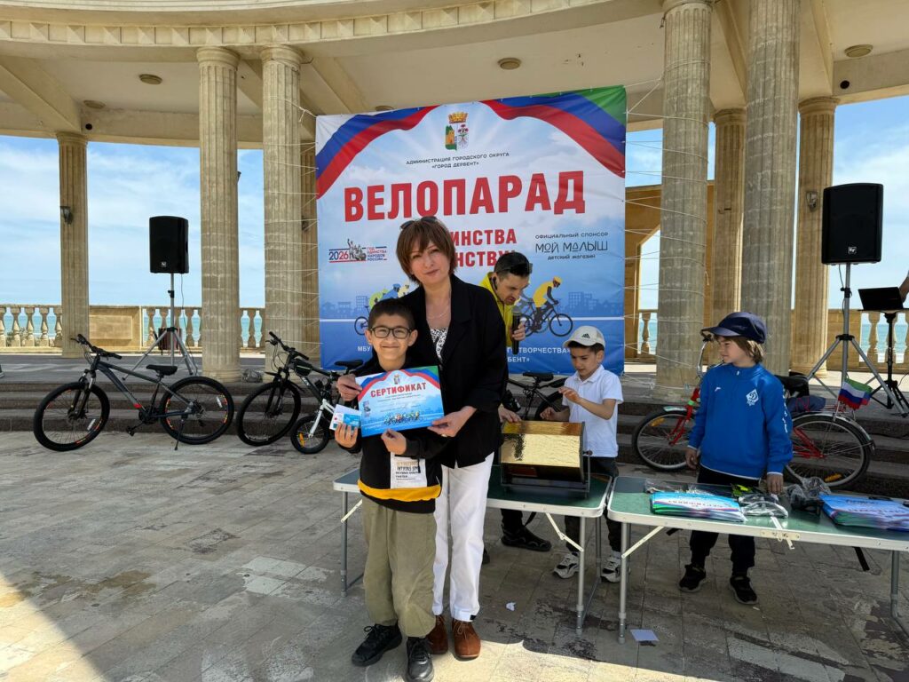 В Дербенте туристический сезон открыли масштабным велопарадом