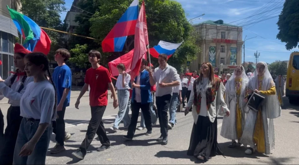 Парад наследников Победы в Махачкале: единство поколений и память о героях