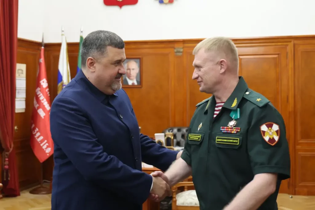 Глава Дагестана наградил генерал-майора Дмитрия Чистякова орденом Почёта