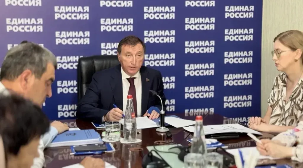 Заур Аскендеров поставил задачи исполкому «Единой России» в Дагестане