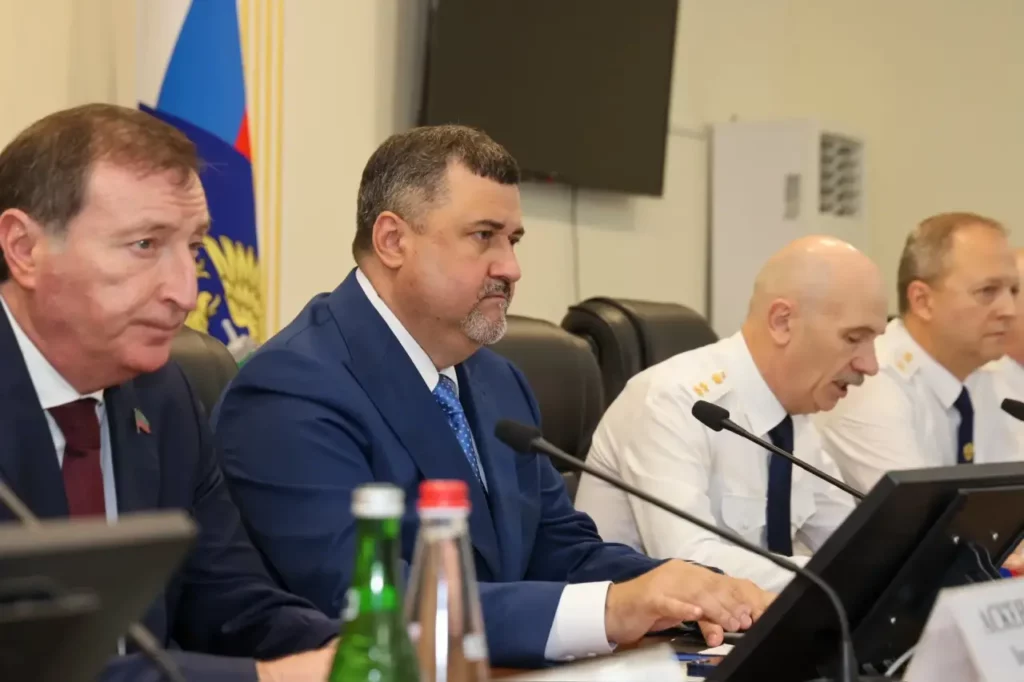 Заместитель Генпрокурора России представил нового прокурора Дагестана Дениса Авдеева