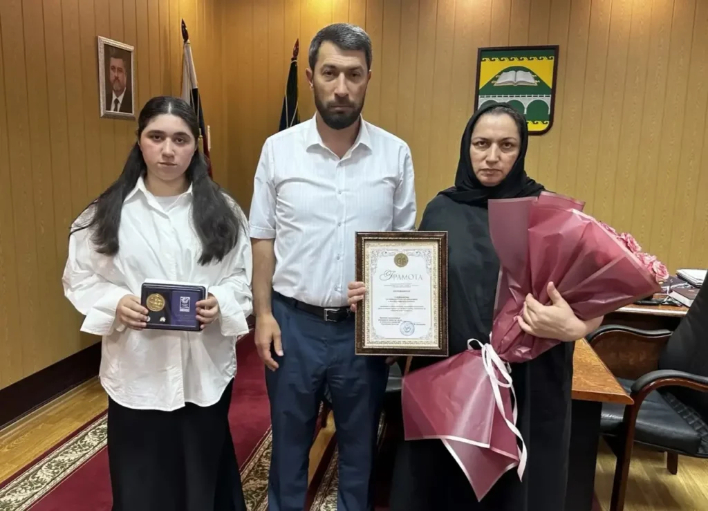 В Сулейман-Стальском районе в День семьи, любви и верности чествовали родителей Героя России