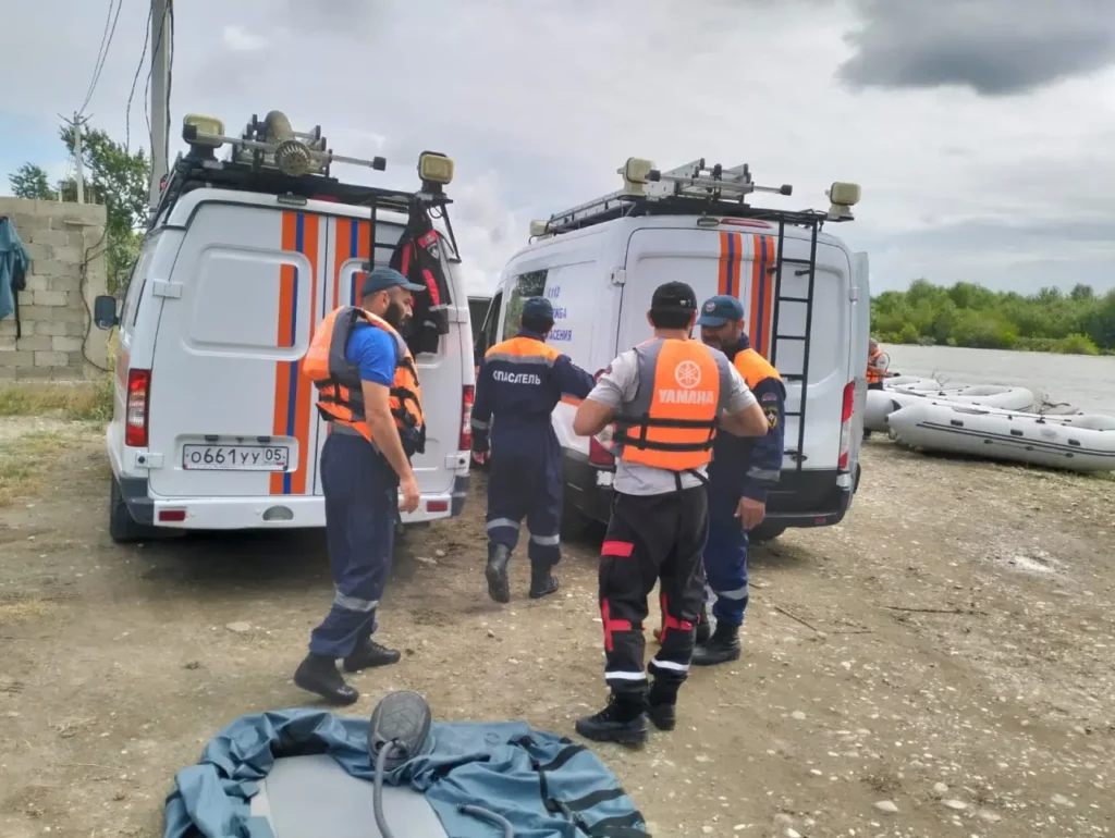 В Кизилюртовском районе спасатели круглосуточно следят за уровнем воды в реке Сулак